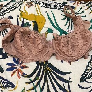 Victoria’s Secret Dream Angels Lace Underwire Bra in Tan LIKE NEW Size 36C